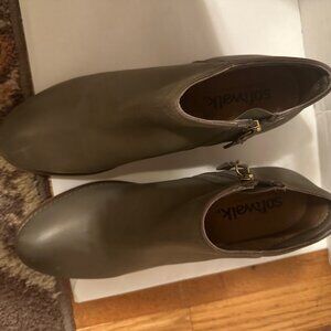SoftWalk Gray Ankle Boots Womens Sz 8.5